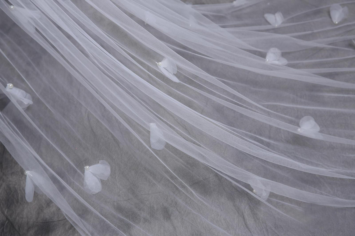 Krispfy.com Bridal gown wedding veil