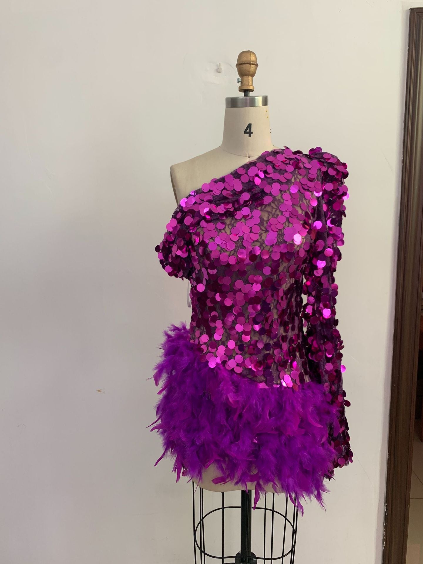 Krispfy.com Purple Sequined Feather Skirt One-shoulder Sleeve Short Dress Luxury Party Stage Performance Dress